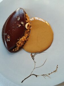 De Aarde Chocolate Tart with fleur de sel, hazelnut, and caramel infused with Hōjicha tea.